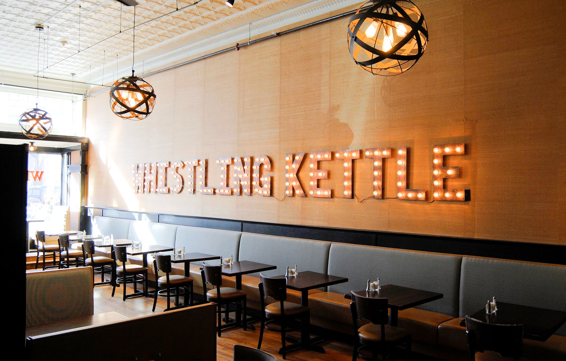 The Whistling Kettle - Troy - Interior