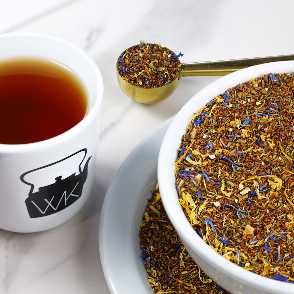 Cup of brewed Lemon Souffle next to bowl of Lemon Souffle loose leaf tea.